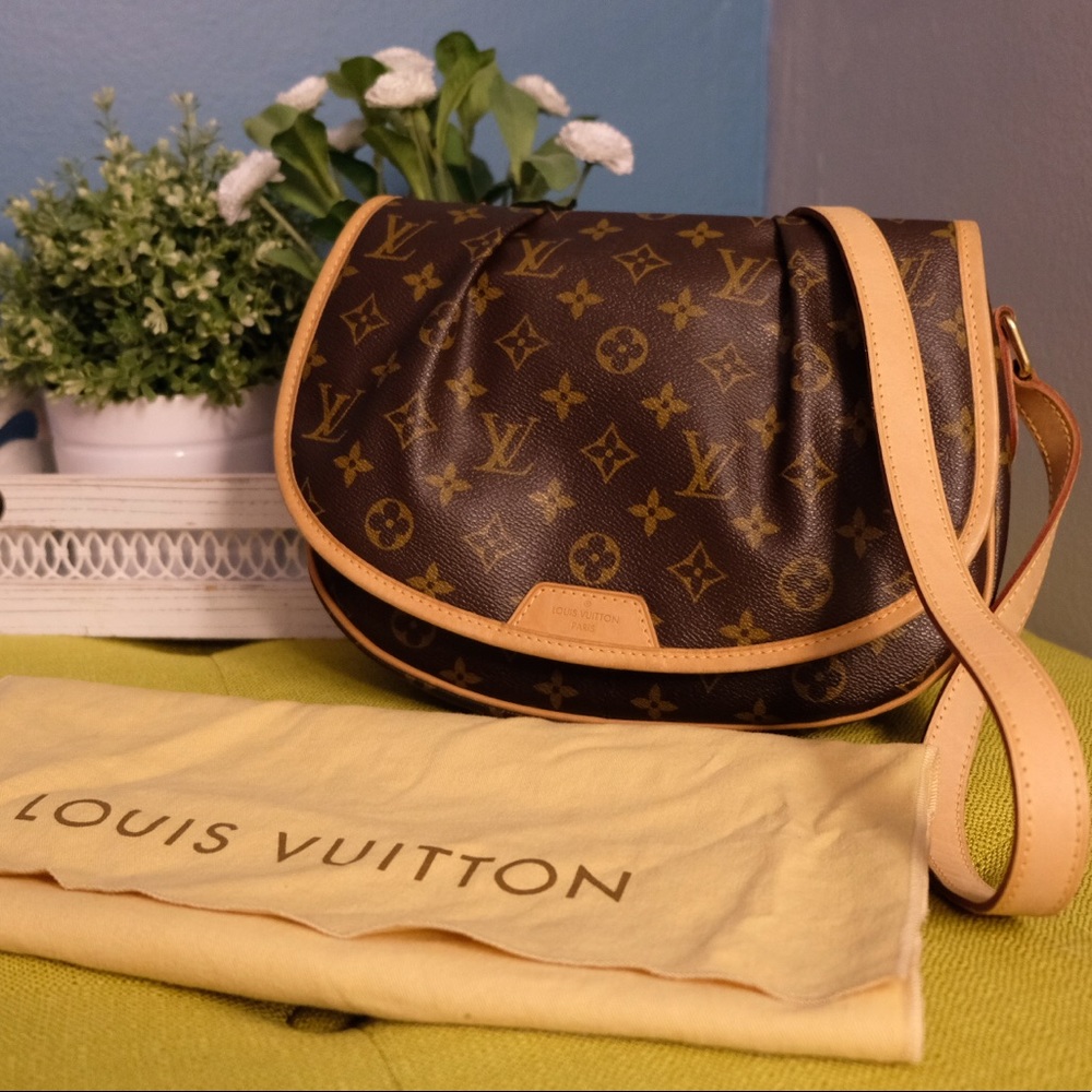 LOUIS VUITTON Sling bag